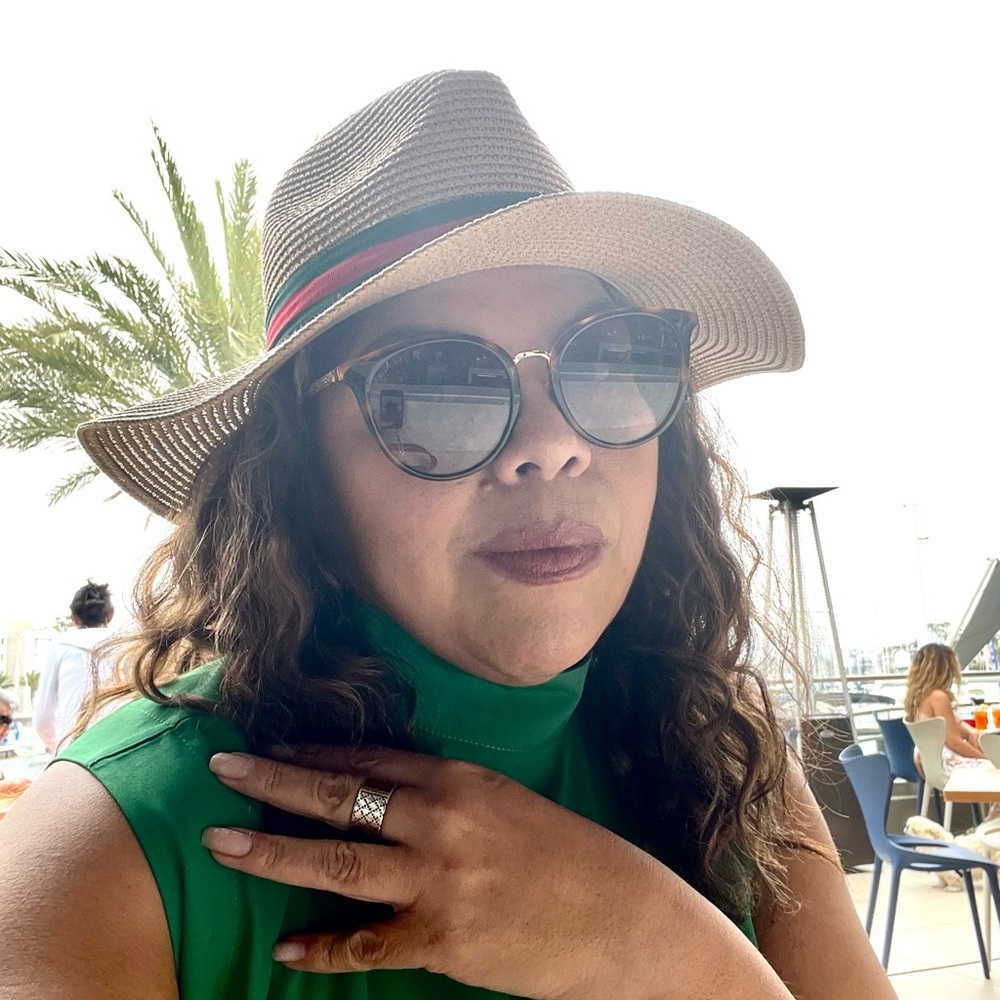 Meet your Posher, Monica